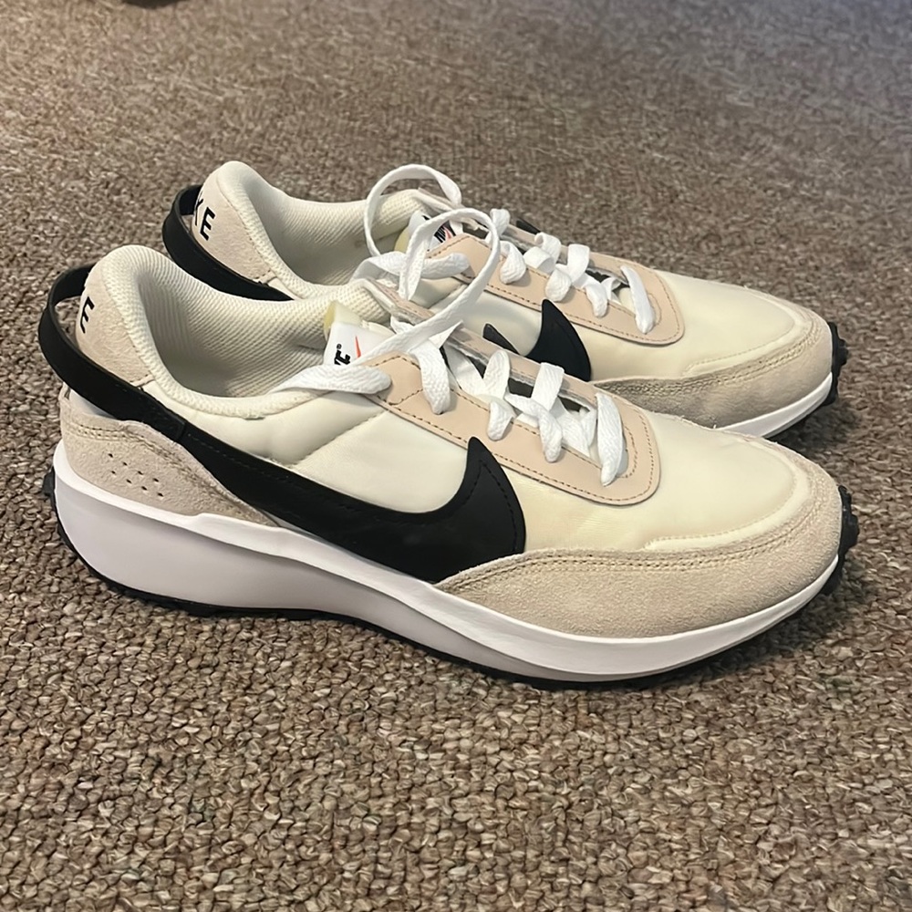 NWOT Nike Waffle Debut sanddrift/phantom/white/black
